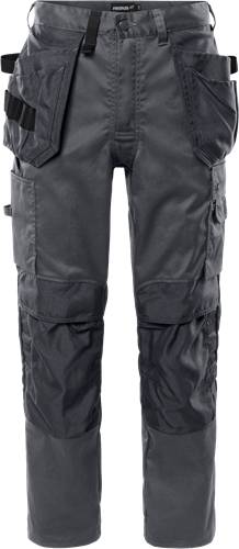 Dunkelgraue taktische Hose mit verstärkten Knien und mehreren Taschen; entwickelt für Langlebigkeit und Funktionalität.