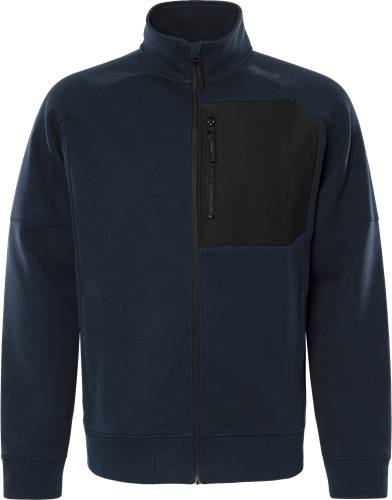 Eine marineblau Jacke mit einem hohen Kragen und einer schwarzen Reißverschlusstasche auf der Brust.