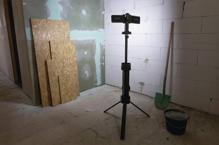 Ansmann AG LED-Strahler Tripod Twin Head 72 W 11500 lm Li-Ion 4000 mAh 14,8V IPX4 ANSMANN 1600-0600