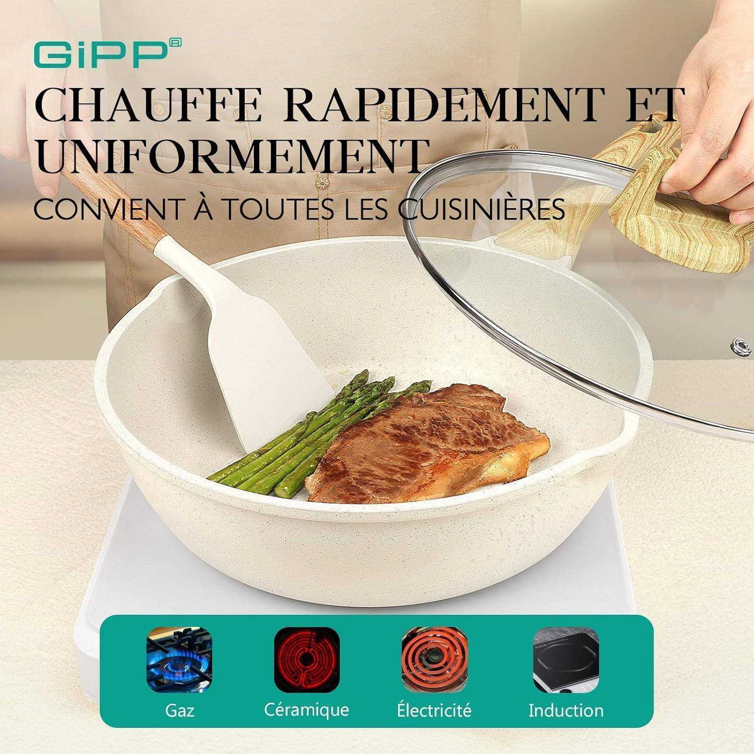 Eine Hand legt einen Deckel auf eine Bratpfanne mit einem Steak und Spargel. Der französische Text wirbt für einen universellen Deckel für Gas-, Keramik-, elektrische und Induktionsherde.