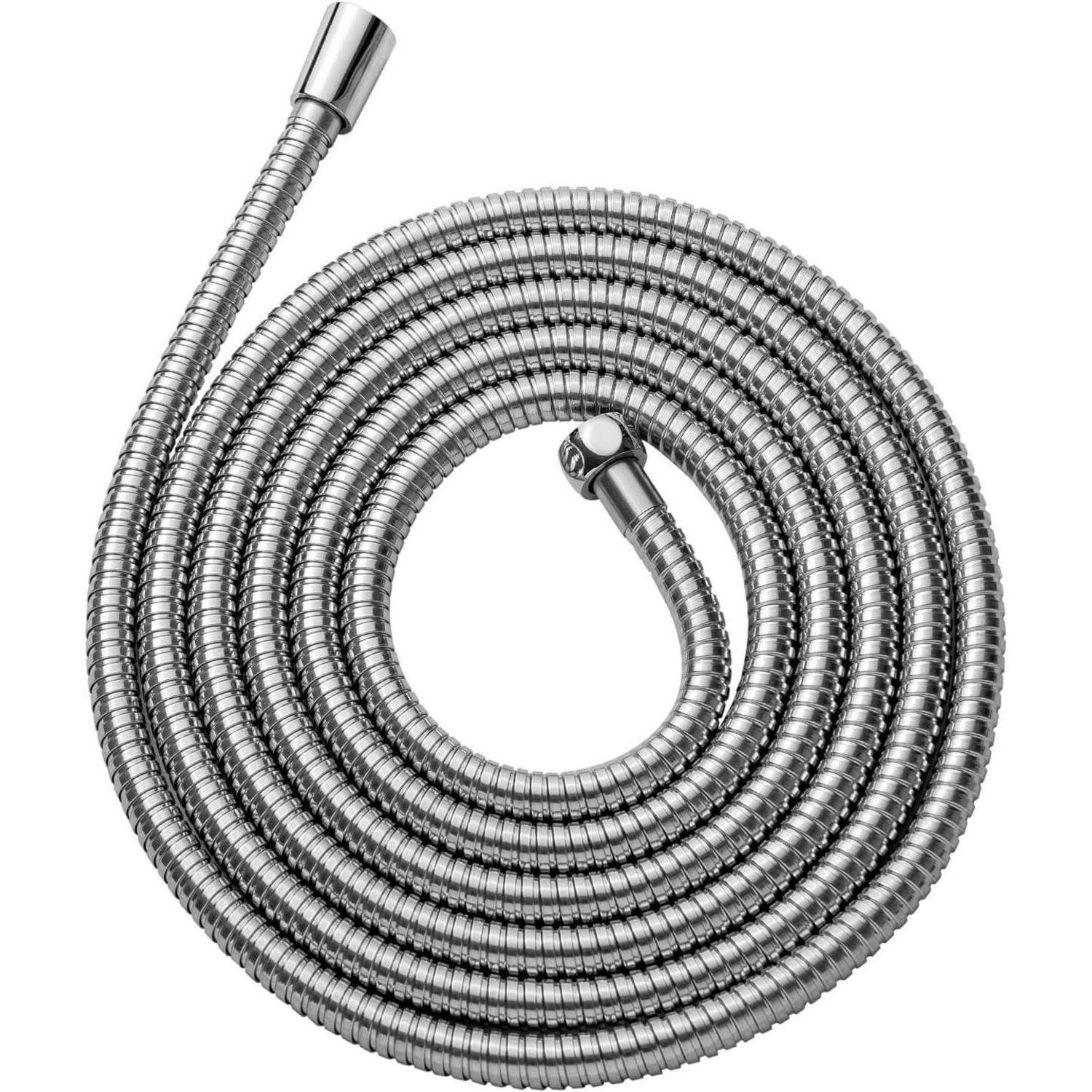 Ein aufgewickelter, metallischer Duschschlauch mit flexiblem Design, glatter Edelstahloberfläche und zwei Anschlüssen an jedem Ende.