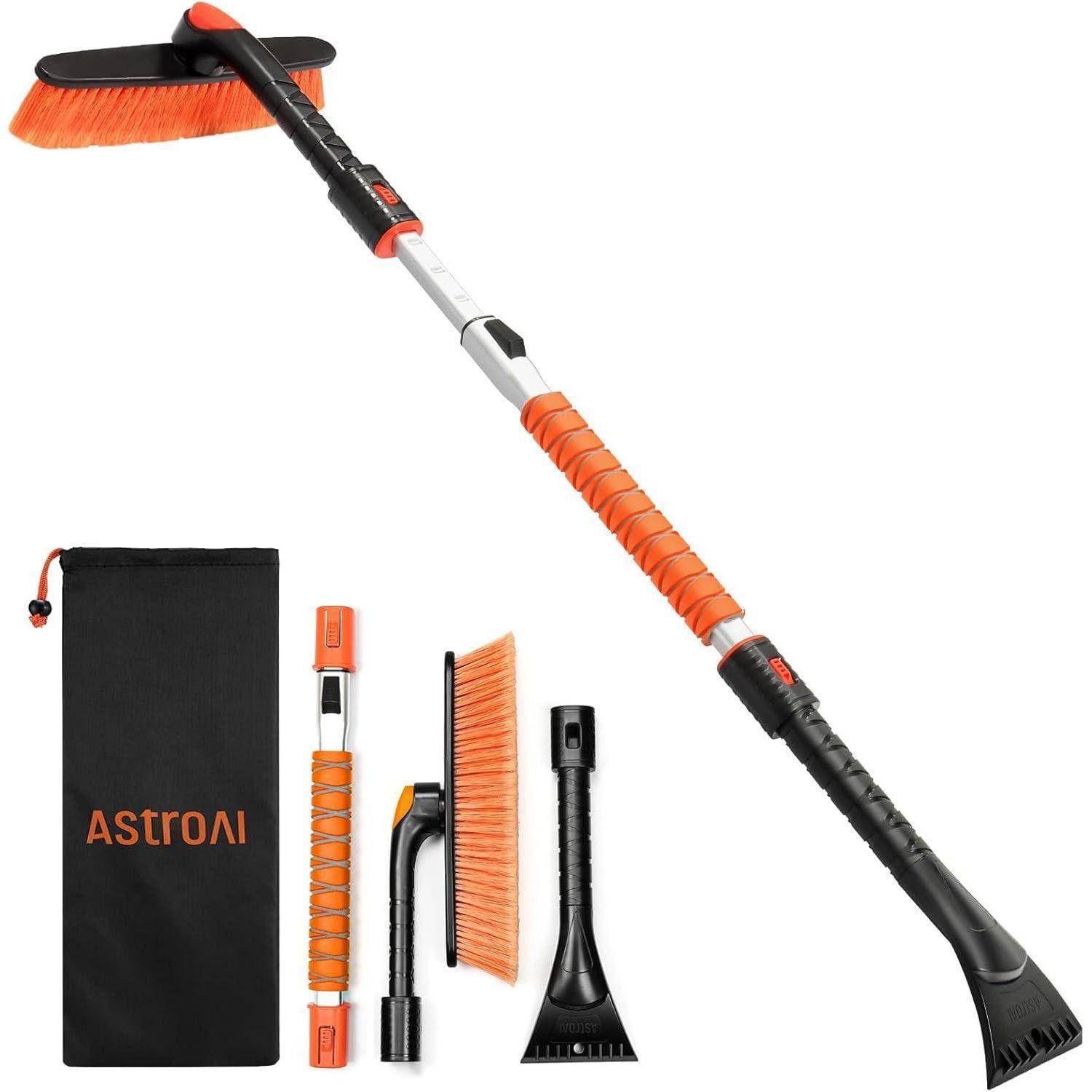 Ein Schneebürsten- und Eiskratzer-Set mit einem orange-schwarzen ausziehbaren Griff, abnehmbarem Bürstenkopf und Aufbewahrungstasche.