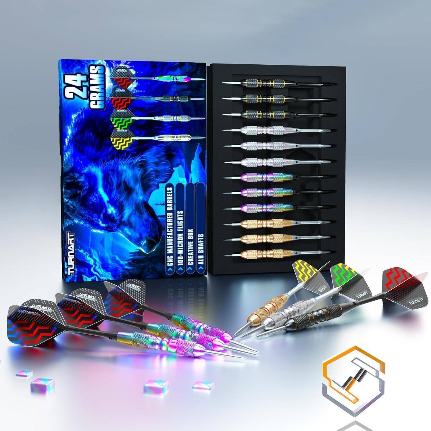 Ein Set bunter Dartpfeile, ausgestellt mit einer Box, die ein blaues Wolfdesign und den Text '24 Gramm' trägt.