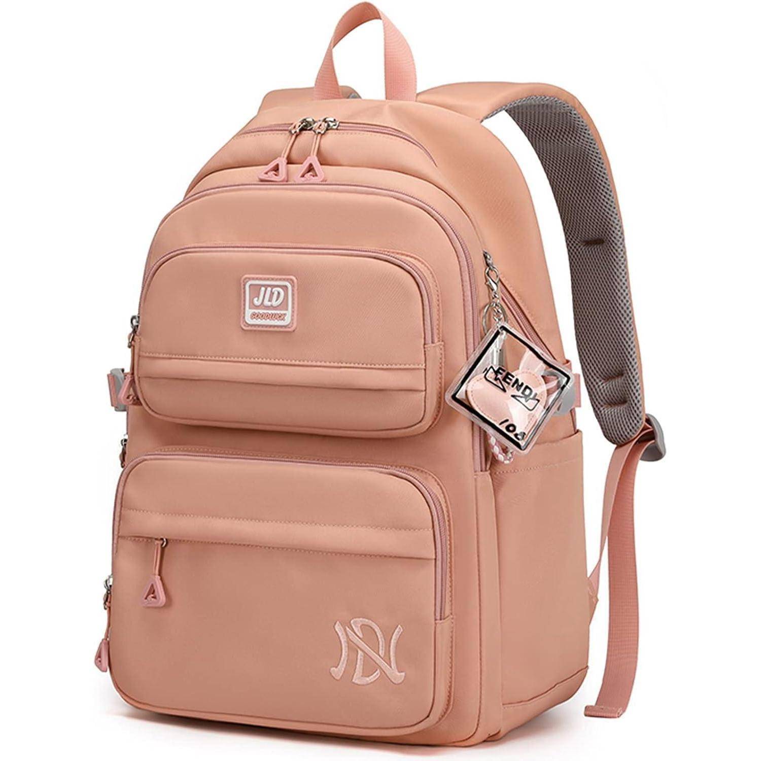 Rosa Rucksack mit mehreren Reißverschlüssen und Fächern, ausgestattet mit einem transparenten Schlüsselanhänger mit der Aufschrift 'AENDI'.