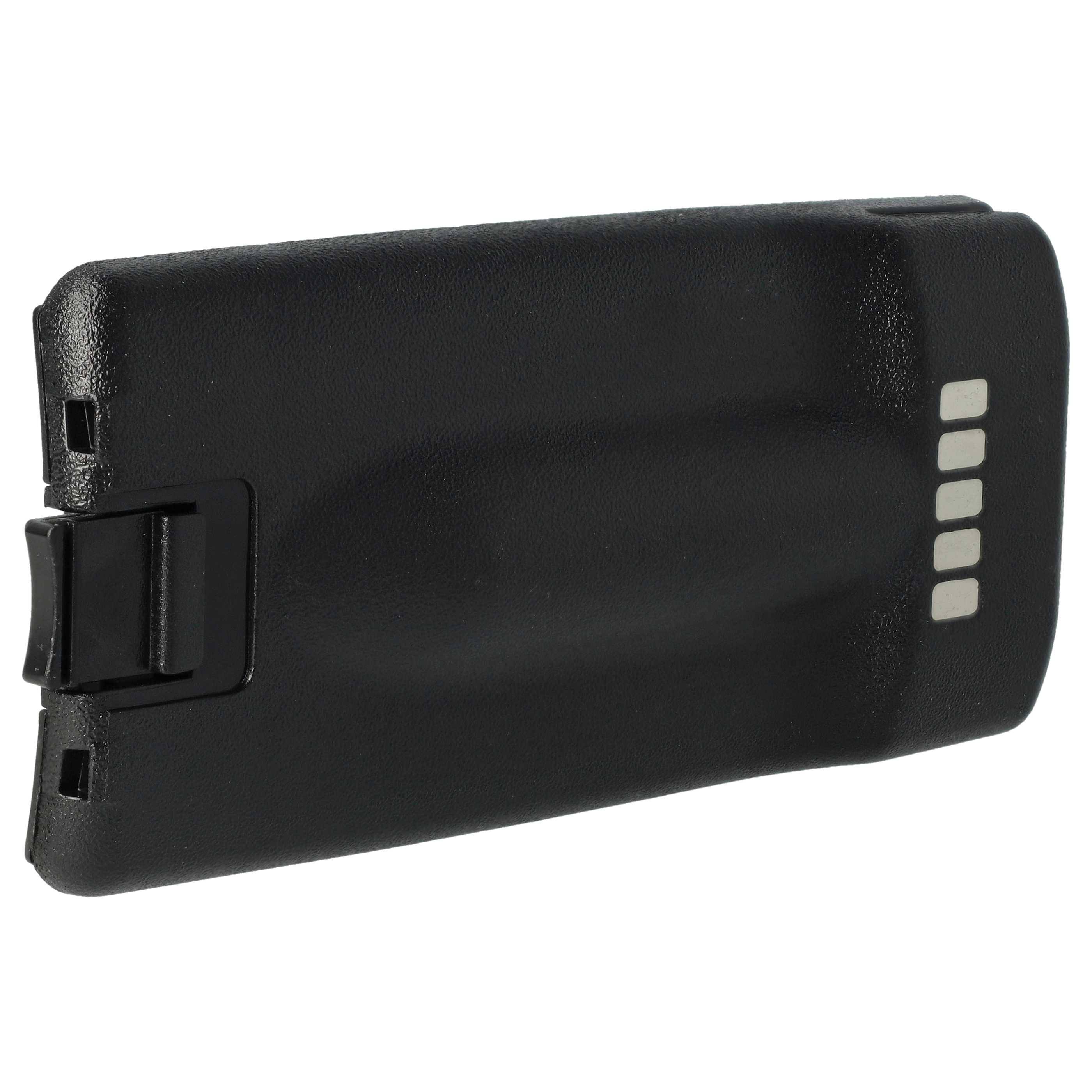 Ein schwarzer Akkupack mit vier metallischen Kontakten und einer Klammer an einer Seite, verwendet für tragbare elektronische Geräte.