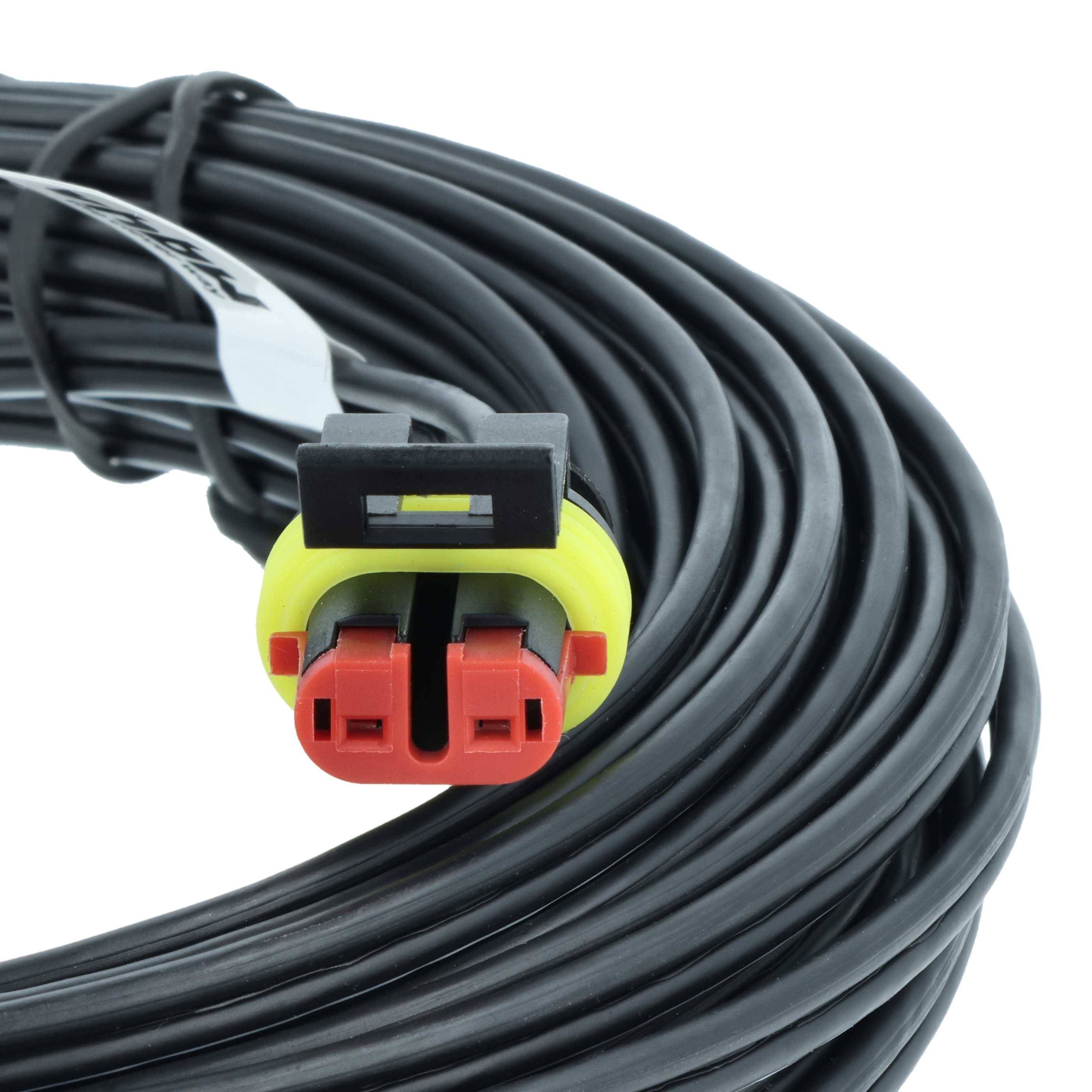 Ein aufgerolltes schwarzes Kabel mit einem rot-gelben Stecker am Ende.