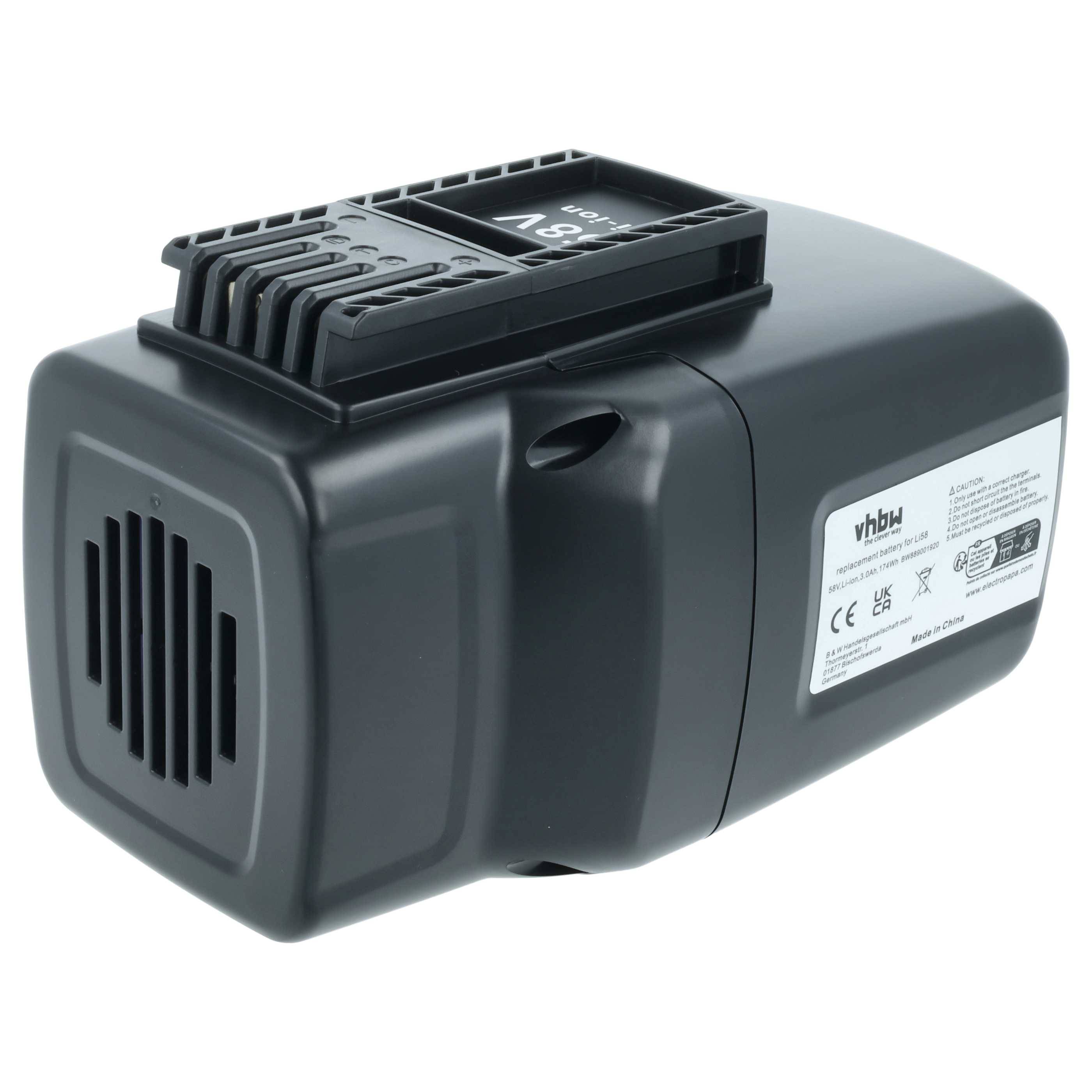 Ein schwarzes, rechteckiges elektrisches Gerät mit belüfteter Vorderseite und einem Einschub für eine Batterie oben. Etiketten mit technischen Daten befinden sich an der Seite.