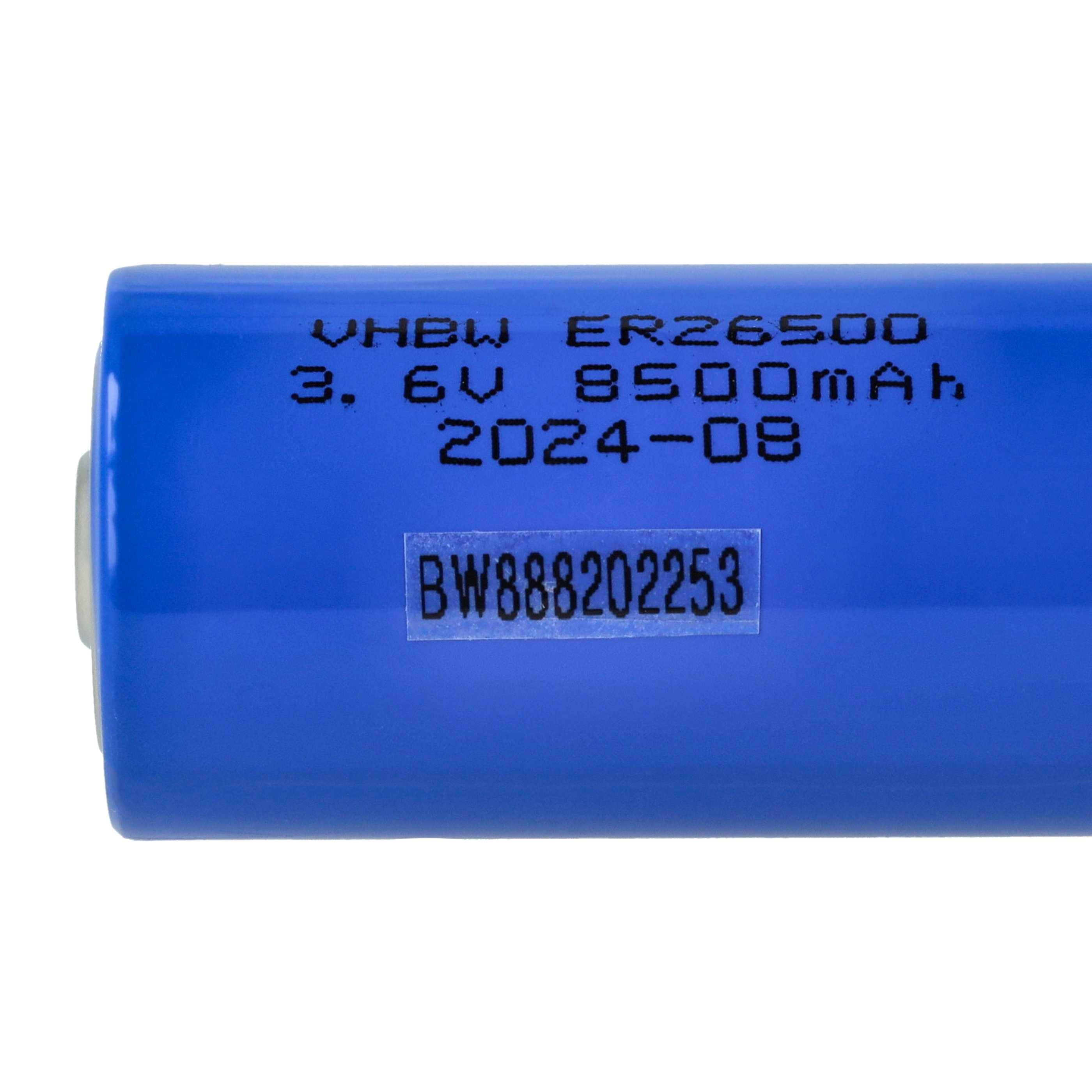 Ein blauer wiederaufladbarer Akku mit dem Etikett 'VHBW ER26500', '3,6V 8500mAh' und der Seriennummer 'BW888202253'.