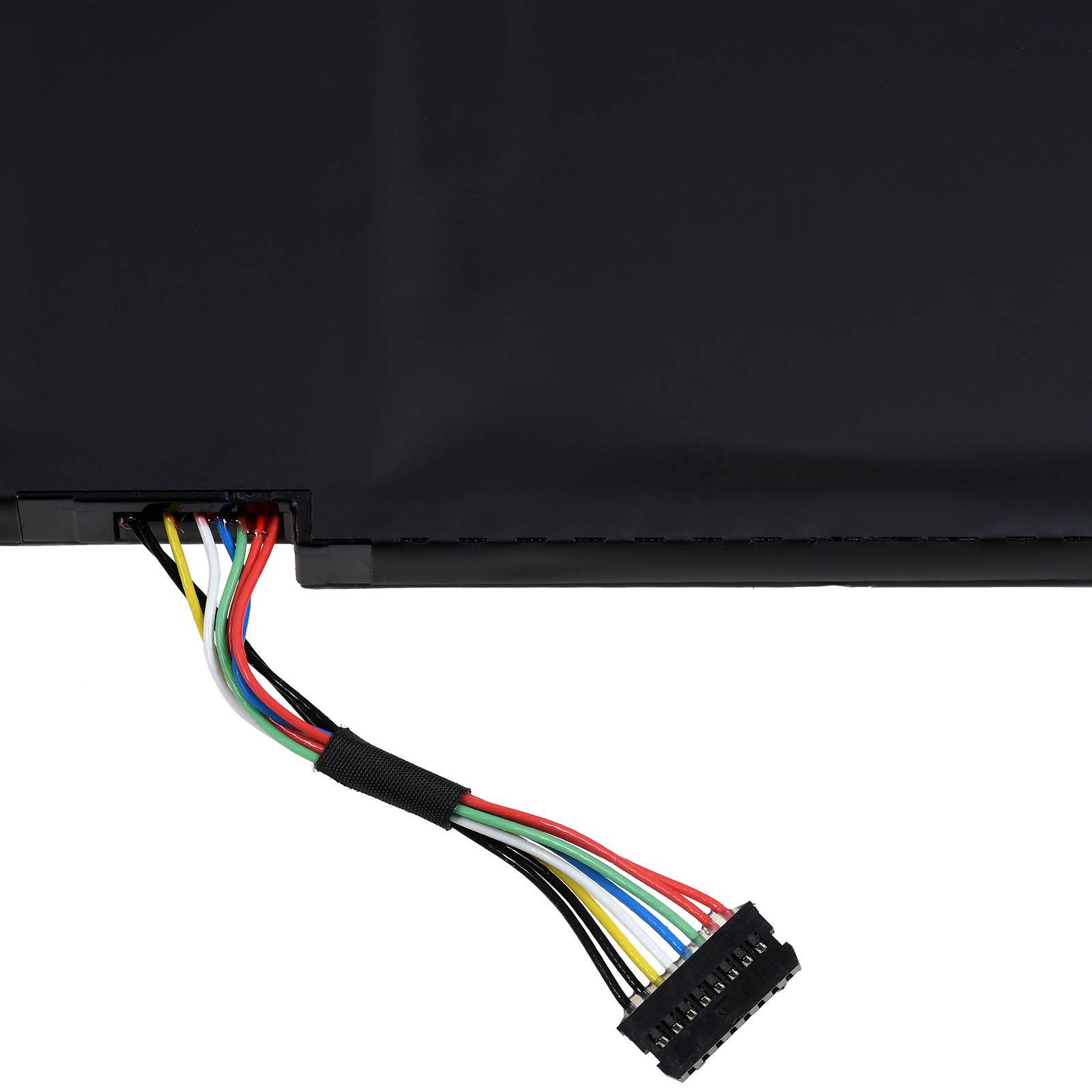 Eine schwarze Batterie mit einem mehrfarbigen Anschlusskabel, das von der Seite abgeht und verschiedenfarbige Drähte zeigt, die in einem schwarzen Anschluss enden.