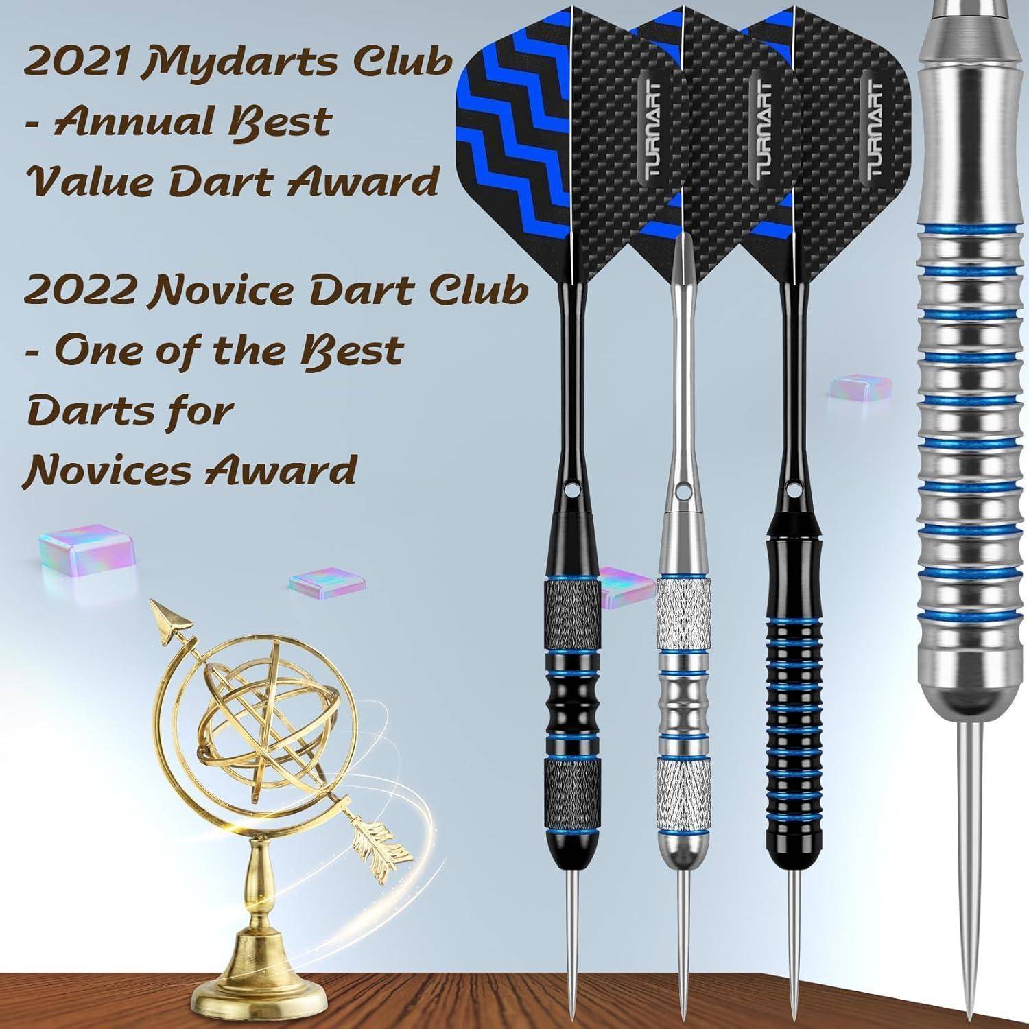 Pfeile auf einem Tisch mit Text, der zeigt: Mydarts Club - Jähriger Bestwerter Dart-Preis 2021 und Novice Dart Club - Bester Dart für Anfänger Preis 2022.