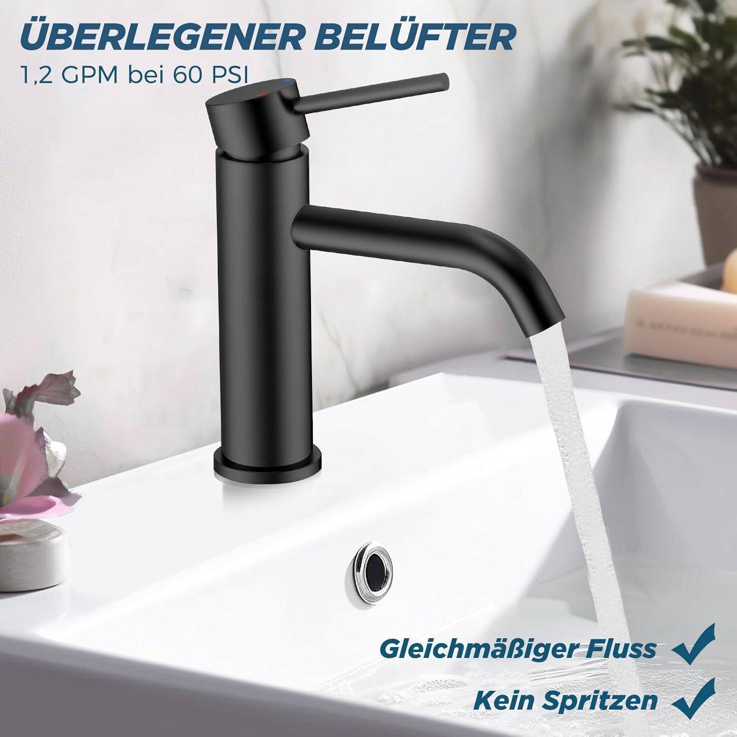 Ein schwarzer Wasserhahn gießt Wasser in ein weißes Waschbecken. Text liest sich: 'Überlegener Belüfter 1.2 GPM bei 60 PSI' und 'Gleichmäßiger Fluss, Kein Spritzen'.