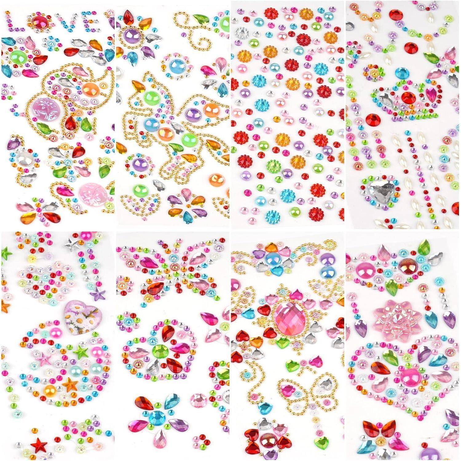 Bunte Edelstein-Aufkleber in verschiedenen Mustern, darunter Blumen, Herzen und Schmetterlinge, auf einem weißen Hintergrund.