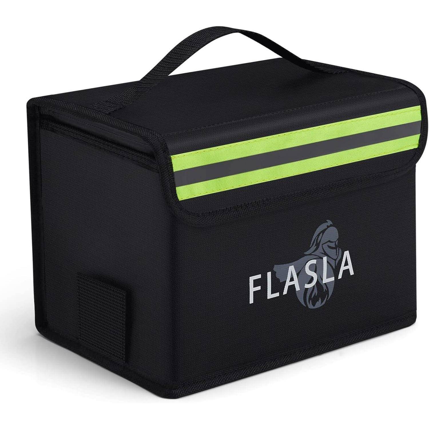 Eine schwarze Lunch-Kühltasche mit einem grünen Streifen und einem Logo, auf dem 