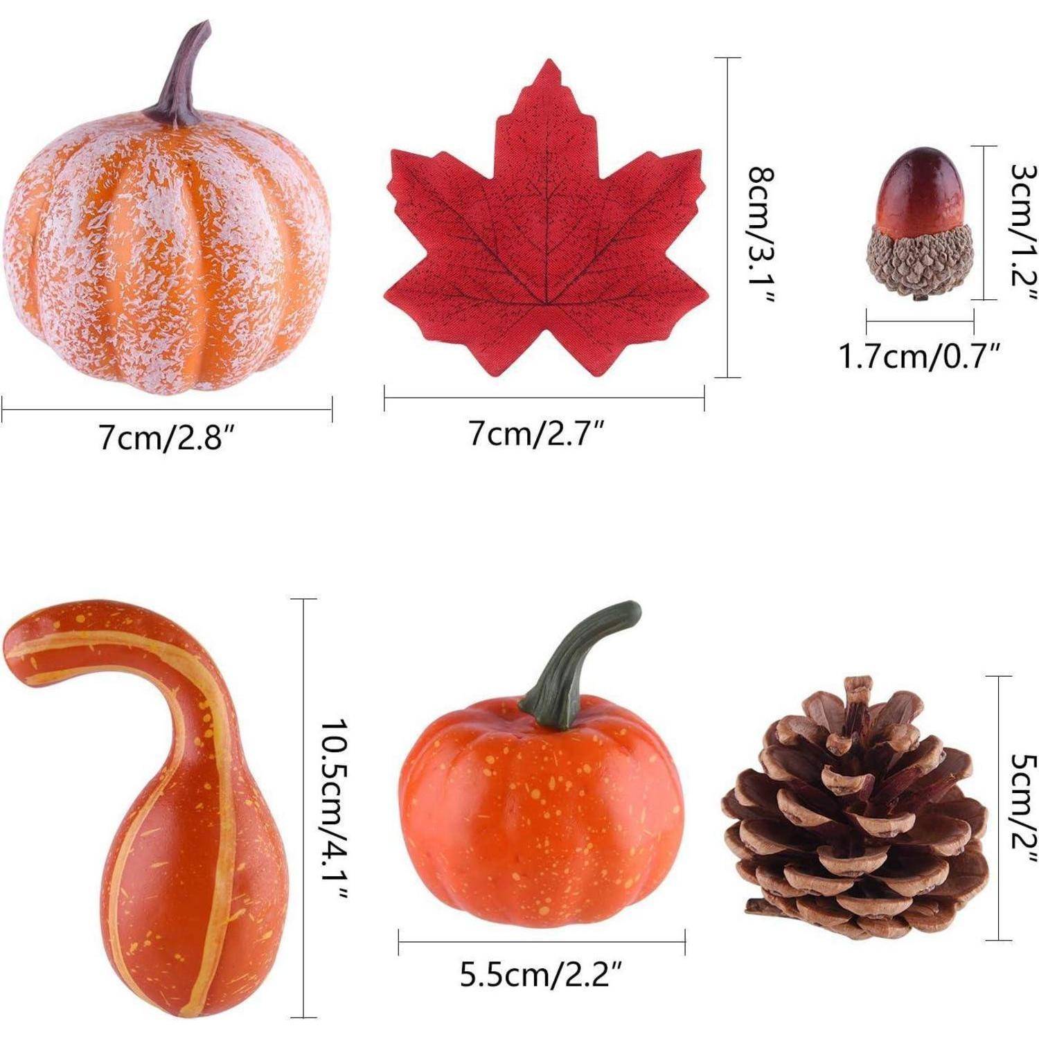 Verschiedene miniaturhafte Herbst-Dekorationen: ein Kürbis, Ahornblatt, Eichel, Flaschenkürbis, orangefarbener Kürbis und Tannenzapfen mit angezeigten Abmessungen.