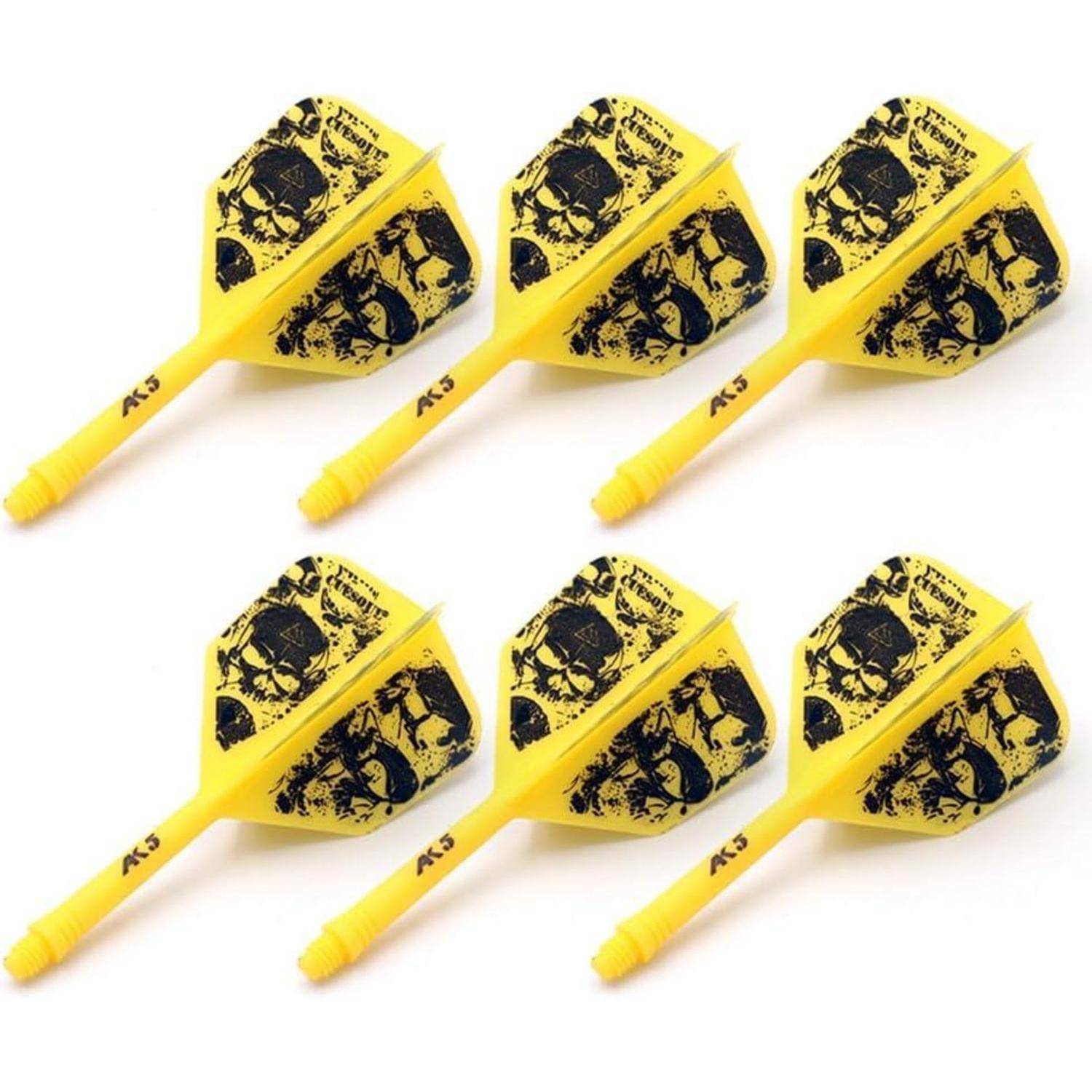 Sechs gelbe Dartflights mit schwarzen Mustern sind in zwei Reihen angeordnet.