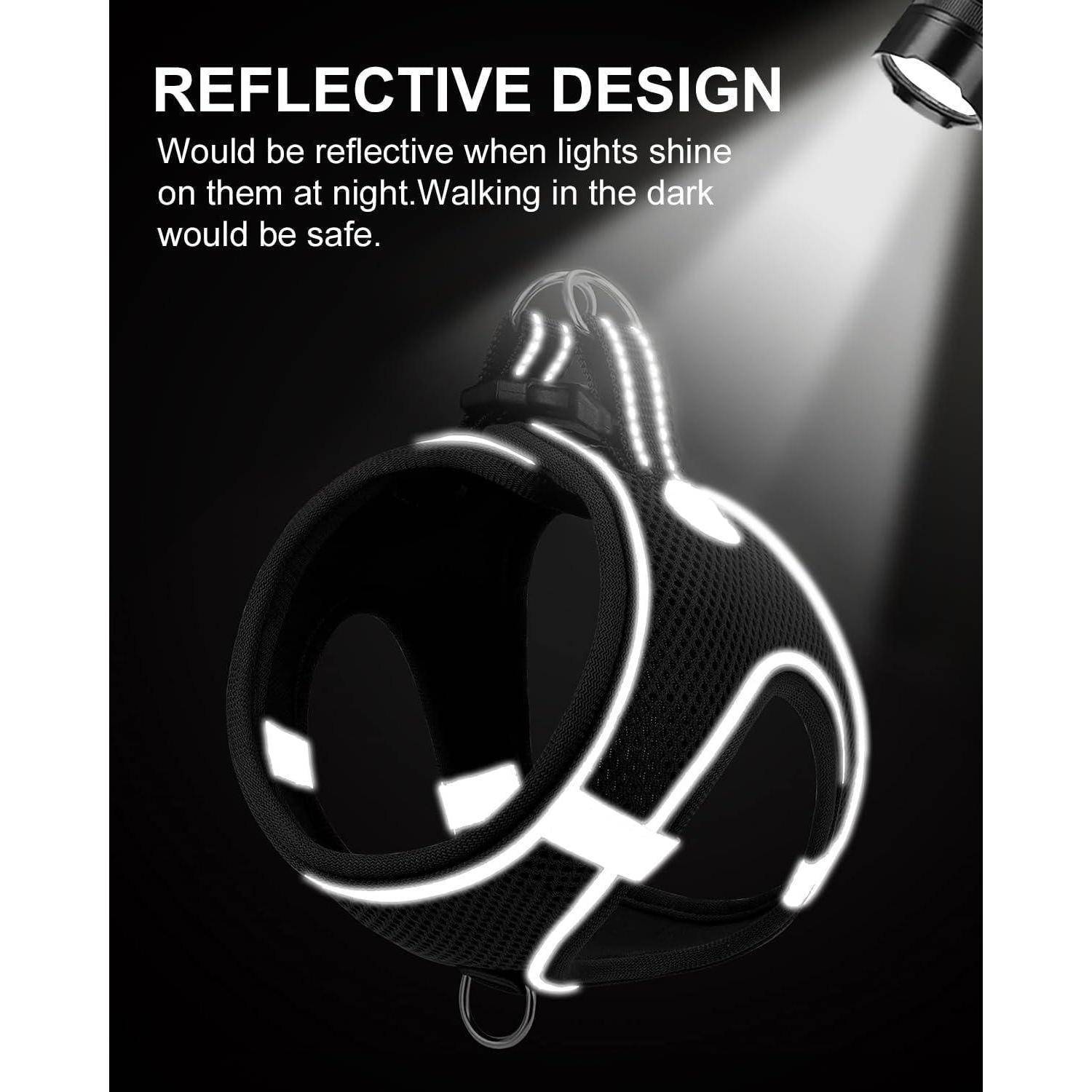 Reflektierendes Hundegeschirr unter einem Scheinwerfer. Text lautet: 'Reflektierendes Design. Würde reflektieren, wenn Lichter nachts darauf scheinen. Im Dunkeln zu gehen wäre sicher.