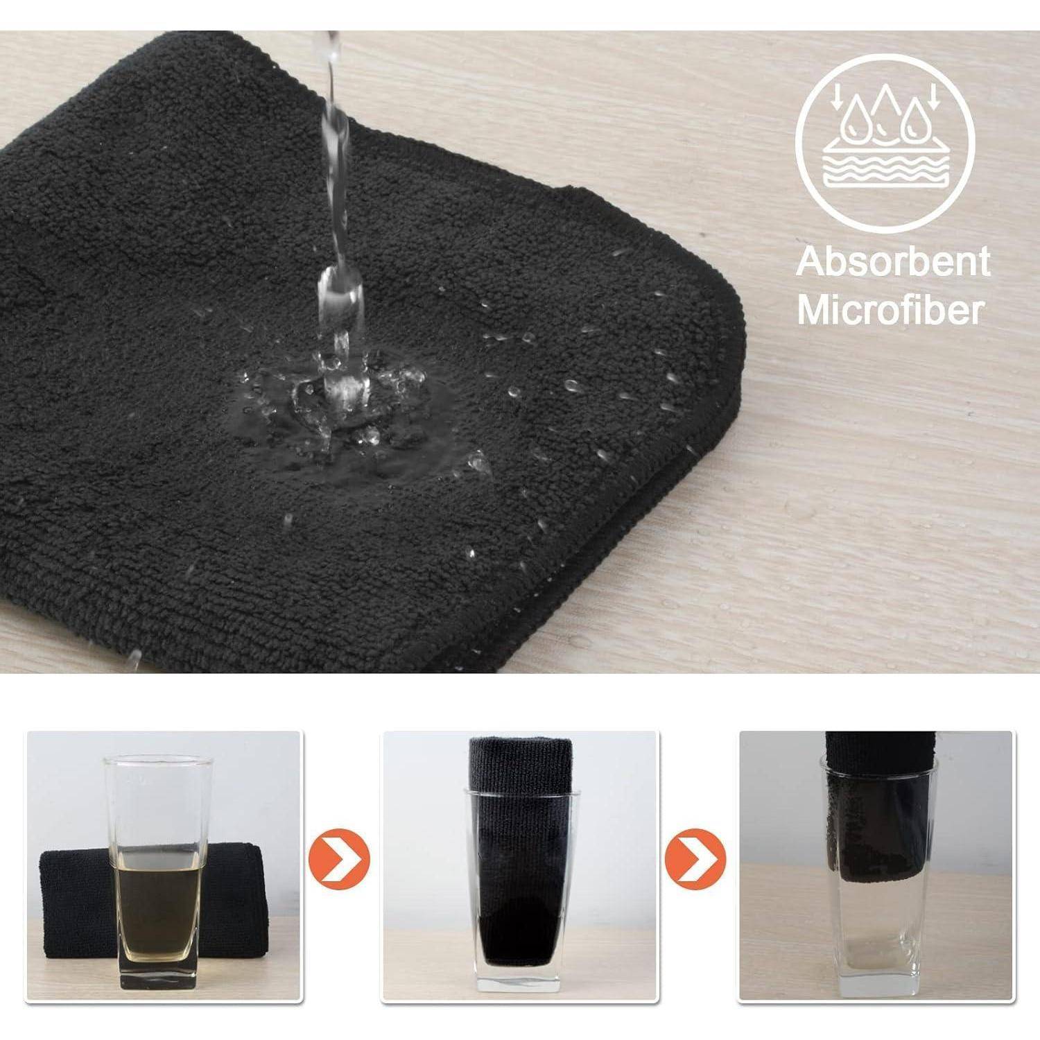 Wasser wird auf ein schwarzes Mikrofasertuch gegossen, das als saugfähig gekennzeichnet ist. Darunter eine Sequenz, die die Flüssigkeitsaufnahme in drei Schritten zeigt.