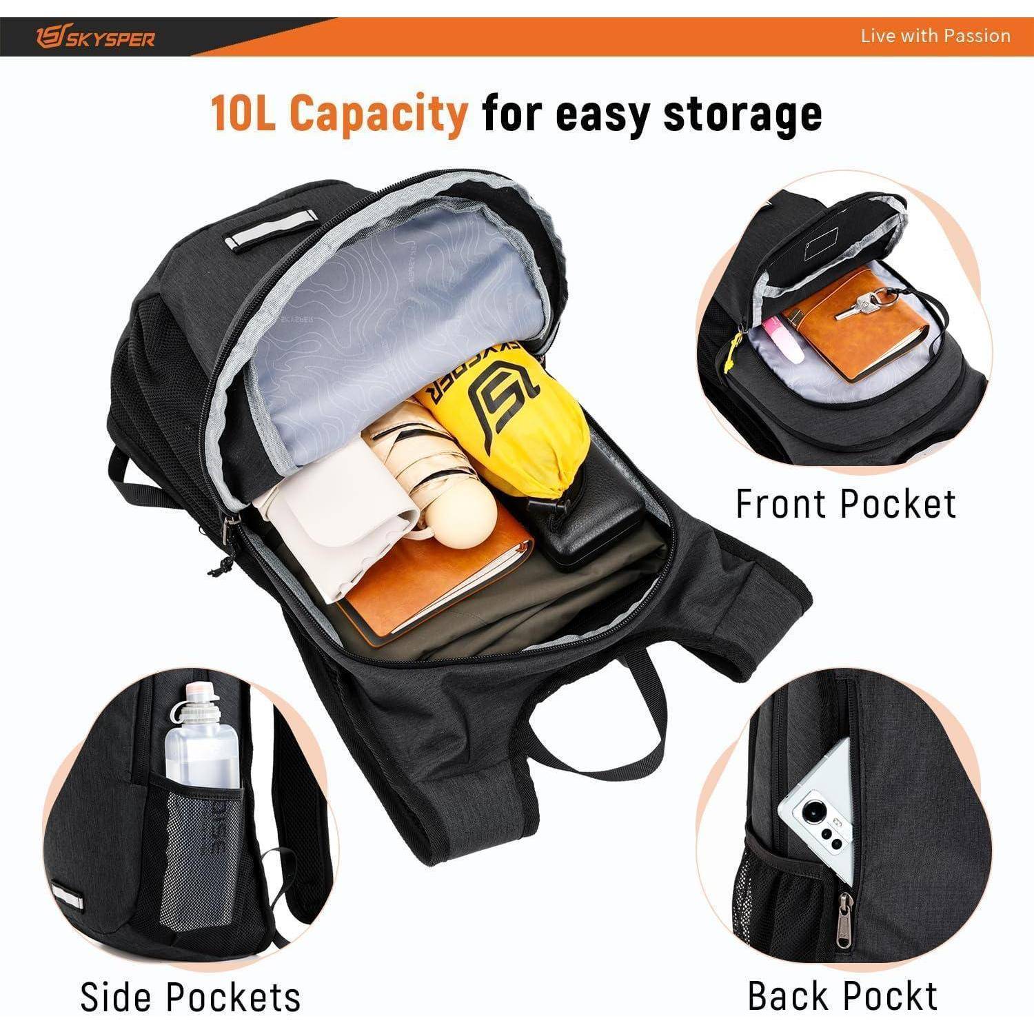 Schwarzer Rucksack mit Aufschrift '10L Kapazität für einfache Aufbewahrung', der geöffnete Fächer mit Büchern, technischen Geräten, Flasche und kompakten Gegenständen zeigt.