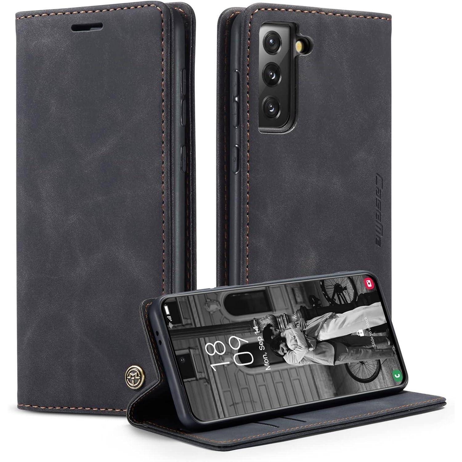 Schwarze Ledertasche für Mobiltelefone mit Kartenfächern, geöffnet mit einem Telefon, geschlossen mit Aussparungen für die Rückkamera und geöffnet als Ständer.