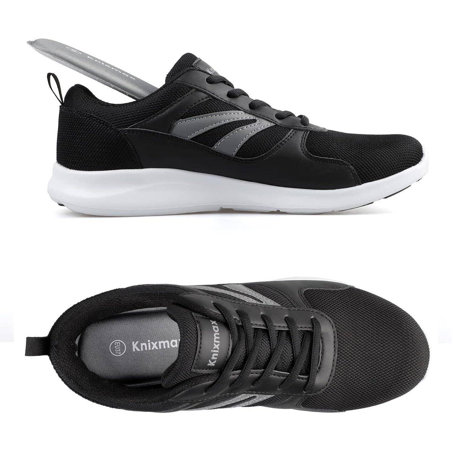 Ein schwarzer Sportschuh mit grauen Akzenten und weißer Sohle, von der Seite und von oben gezeigt. 'Knixmax' Branding ist auf der Einlegesohle sichtbar.