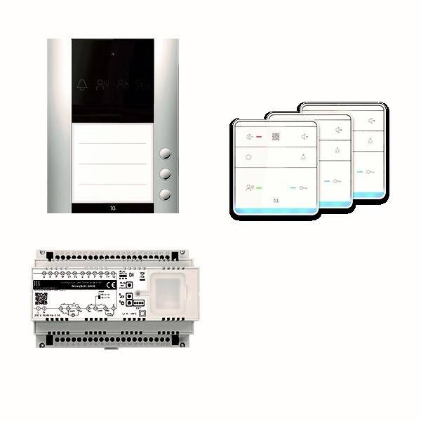 Gegensprechanlage mit Bildschirm und Tasten, intelligente Lichtschalter und eine Sicherungsverteilung, die Heimautomatisierungsgeräte präsentieren.