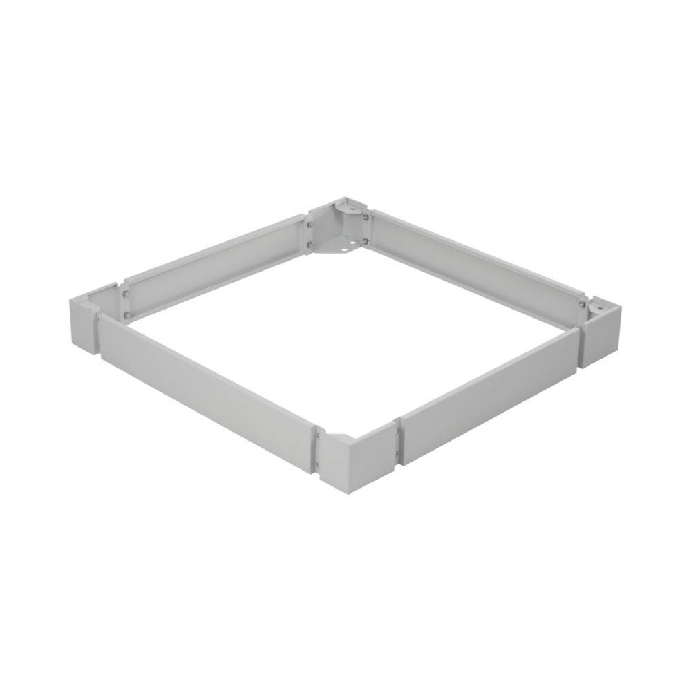Ein quadratischer Metallrahmen mit abgewinkelten Ecken, der wie eine Montagebefestigung oder Basisstruktur aussieht. Das Material wirkt robust und industriell.