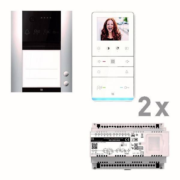 Smart-Home-Gegensprechanlage mit Videodisplay, lächelnder Person, Funktionstasten; inklusive Installationsmodul. Menge: 2.