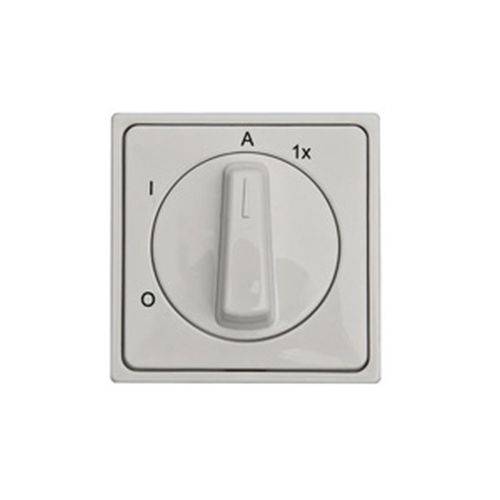 Ein weißer quadratischer elektrischer Schalter mit drei Positionen, beschriftet mit '0', 'I' und 'A 1x' für Steuereinstellungen.