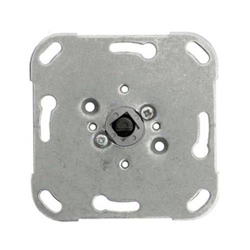Eine quadratische Metallmontagehalterung mit abgerundeten Ecken und mehreren Löchern, einschließlich eines zentralen kreisförmigen Lochs, die zum Befestigen von Komponenten verwendet wird.
