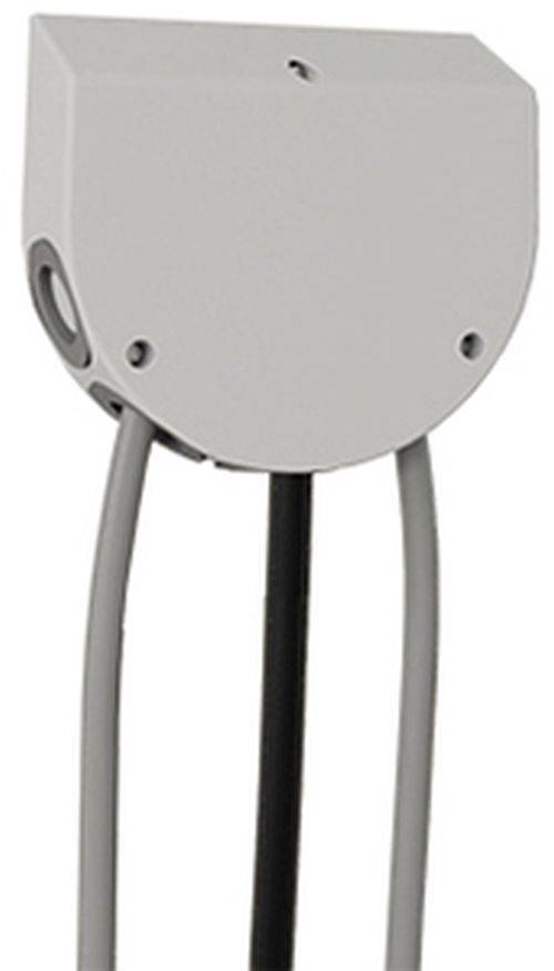 Eine runde, graue elektrische Verteilerdose mit drei sichtbaren Leitungsöffnungen, an einer Wand montiert und mit zwei Kabeln bestückt.