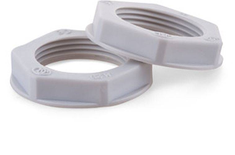 Zwei sechseckige Muttern, grau, Kunststoff, gestapelt.