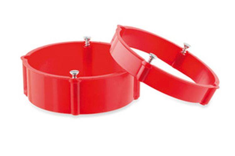 Zwei rote kreisförmige Formen, die jeweils mit Klammern versehen sind, erscheinen übereinander gestapelt auf einem weißen Hintergrund.