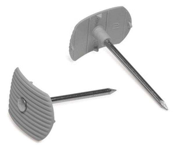 Zwei graue, gebogene Kunststoff-Stuhlspitzen, eine aufrecht und eine umgekehrt, die das gerippte Design zur Rutschfestigkeit und zum Schutz präsentieren.