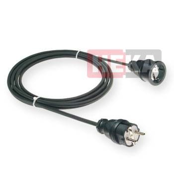 Ein aufgerolltes elektrisches Kabel mit einem europäischen Stecker an einem Ende und einer offenen Buchse am anderen Ende, das zur Verbindung von Elektrogeräten mit der Stromversorgung verwendet wird.