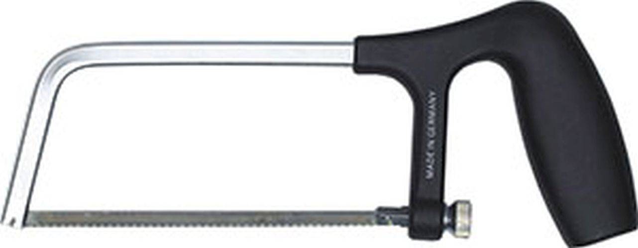 Eine Handsäge mit einem schwarzen Griff und einer Metallklinge, teilweise vor einem einfarbigen weißen Hintergrund sichtbar.