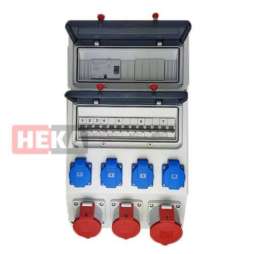 Eine 'HEKA' markierte industrielle elektrische Stromverteilerdose mit Sicherungsautomaten und verschiedenfarbigen Steckdosen für Schwerlastanwendungen.