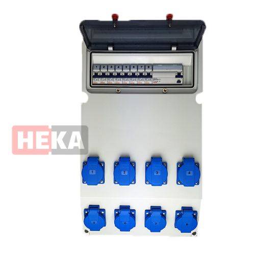 Stromverteilungskasten mit acht blauen Steckdosen und einer Reihe von Schaltern in einem offenen Schutzgehäuse. Das Wort 'HEKA' erscheint auf der linken Seite.