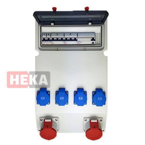 Elektrische Schalttafel mit transparenter Abdeckung, auf der Sicherungsautomaten und blaue Steckdosen zu sehen sind. Das Logo von 'HEKA' ist auf der Schalttafel sichtbar.