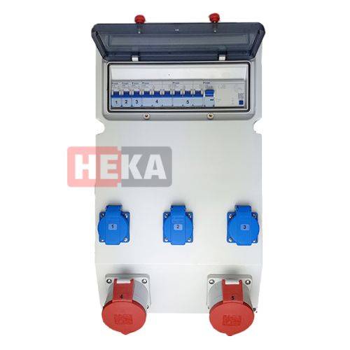 Elektrische Verteilerdose der Marke 'HEKA' mit beschrifteten Schaltern und Steckdosen.