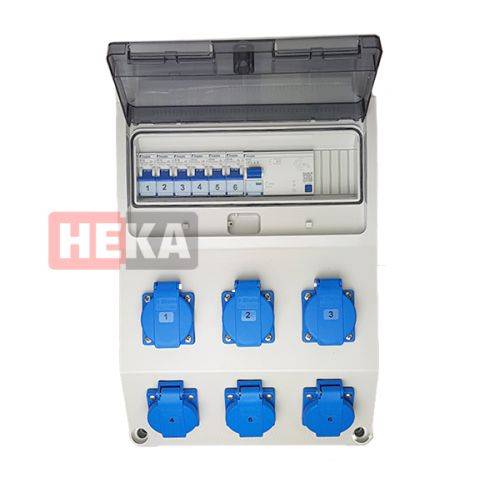 Elektrische Verteilerdose mit 6 blauen Steckdosen und beschrifteten Schaltern. Transparenter Deckel mit 'HEKA' Logo auf der linken Seite.