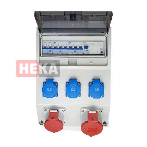 Elektrische Schalttafel mit Sicherungen, blauen und roten Steckdosen, beschriftet mit 1 bis 4, und einem 'HEKA' Logo auf der linken Seite.
