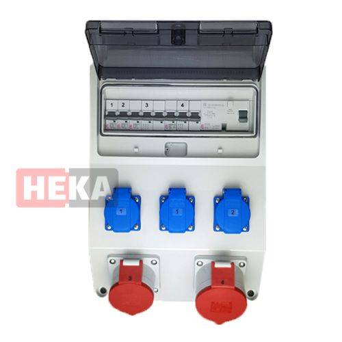 Elektrische Verteilerdose mit sechs Sicherungsautomaten, drei blauen Industriesteckdosen und zwei roten Steckdosen, gekennzeichnet mit 'HEKA'.