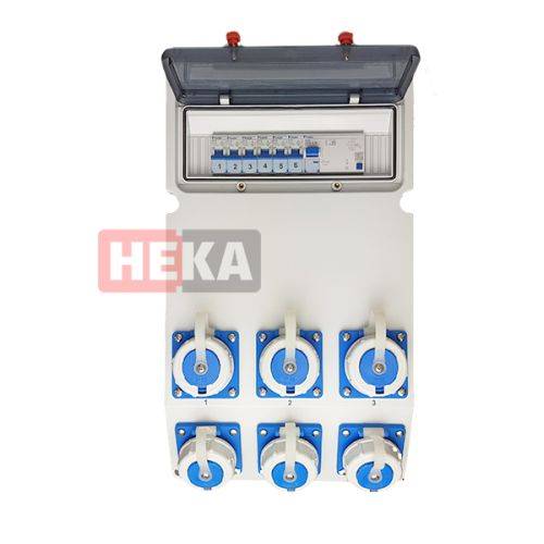 Elektrische Verteilerdose der Marke 'HEKA' mit transparentem Deckel, auf dem Sicherungsautomaten zu sehen sind und sechs blaue Steckdosen am unteren Rand.