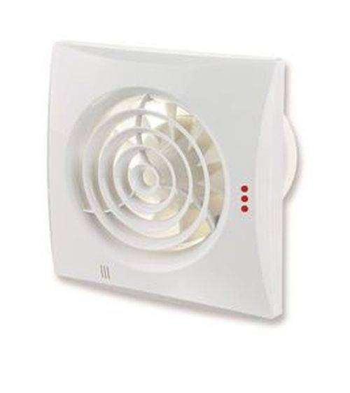 Ein weißer, wandmontierter Lüftungsventilator mit einem kreisförmigen Gitter und drei roten Punkten an der Seite, konzipiert zur Luftzirkulation.