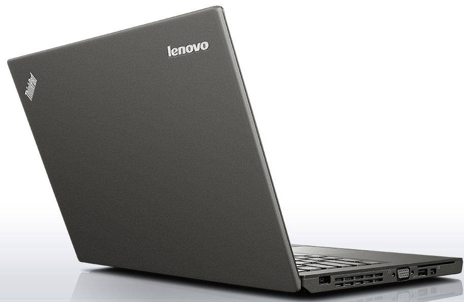 Ein geschlossener Lenovo-Laptop, von der hinteren linken Ecke aus gesehen, präsentiert seinen eleganten Design und seine Markierung.