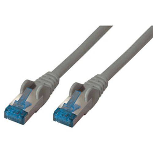 Zwei graue Ethernet-Kabel mit blauen Steckern auf einem weißen Hintergrund, verwendet für Netzwerkverbindungen.