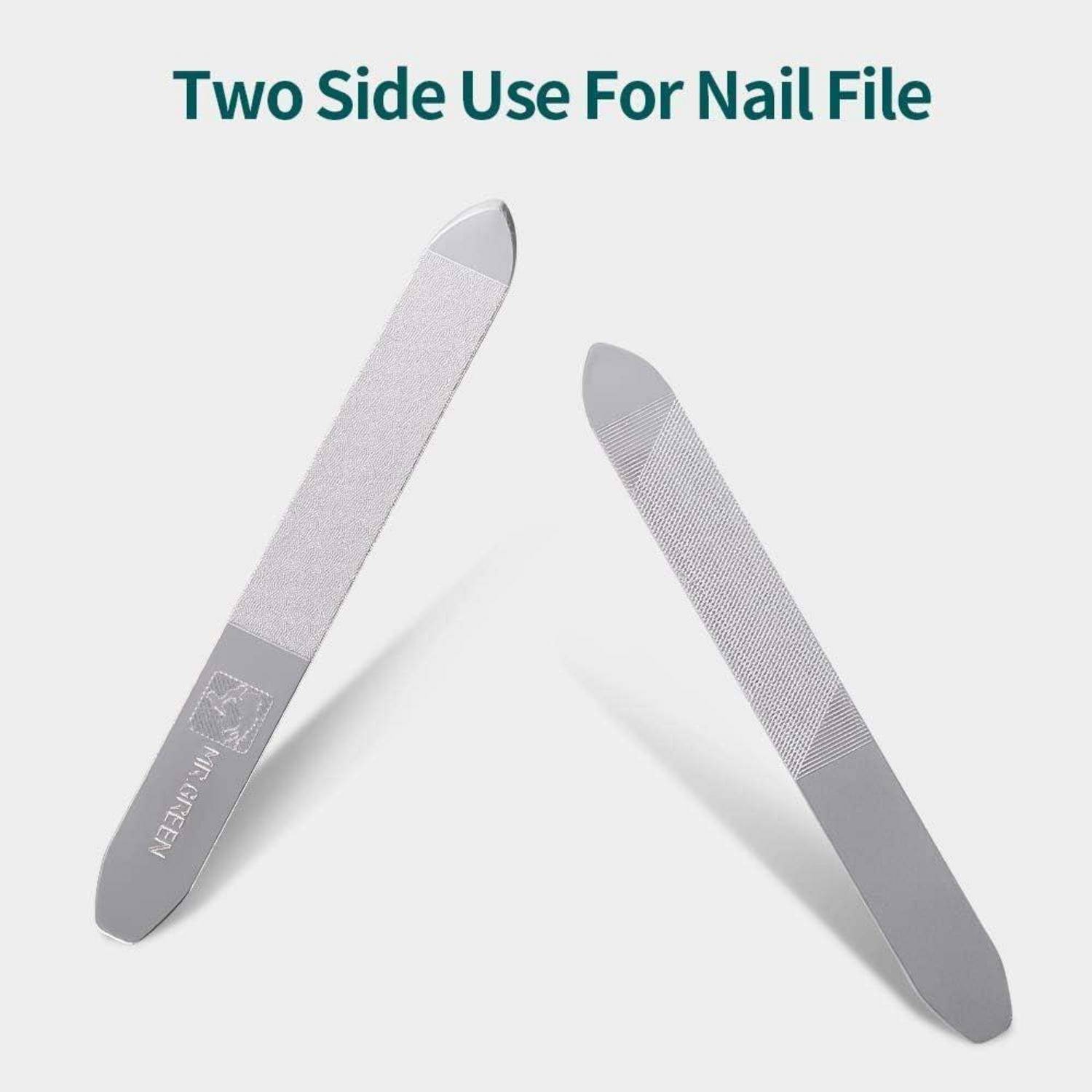 "Zwei Seiten Verwendung für Nagelfeile" über einem Bild mit zwei Nagelfeilen, die jeweils eine glatte und eine grobe Seite haben, auf weißem Hintergrund.