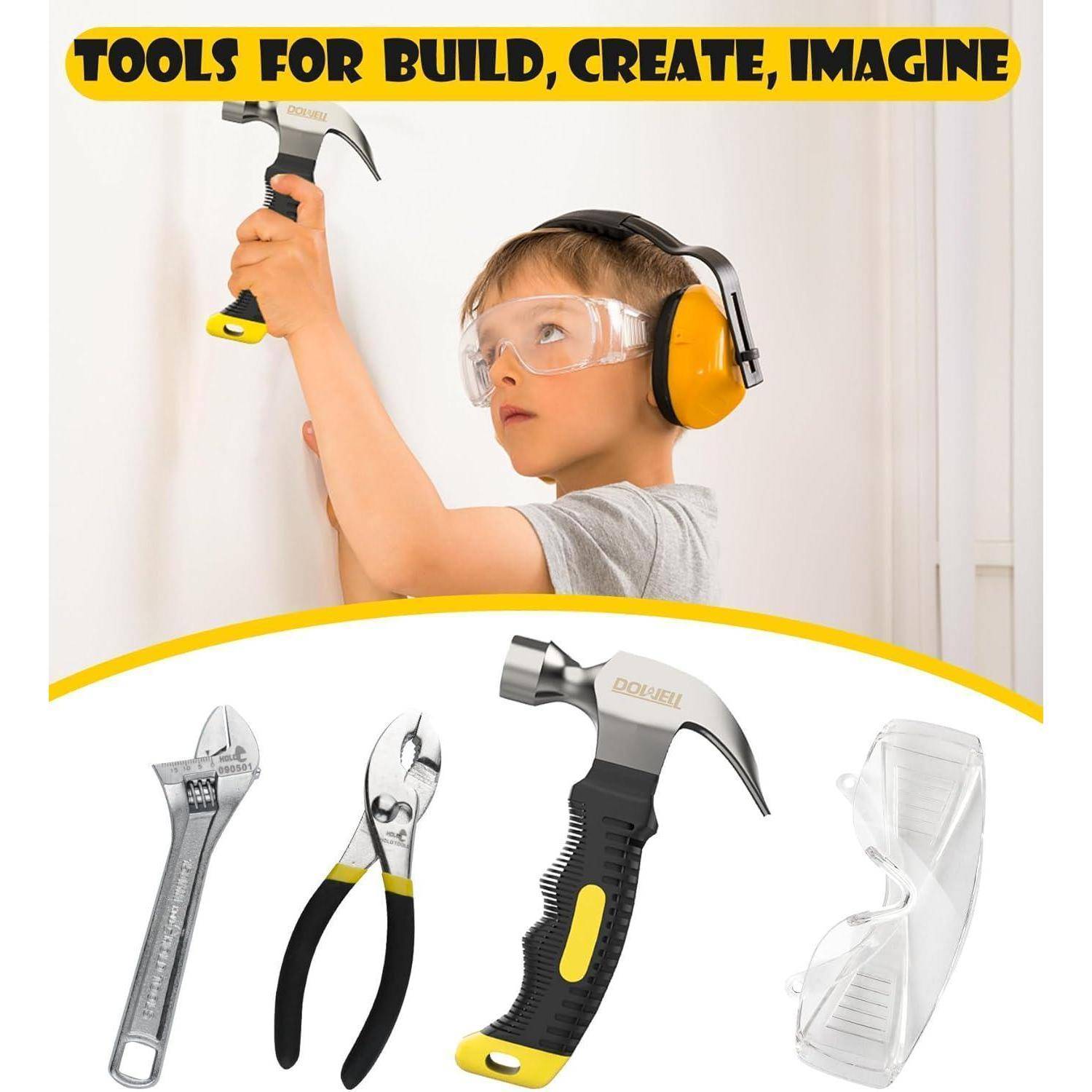 Ein Kind mit Schutzausrüstung benutzt einen Hammer an einer Wand. Text lautet: „Werkzeuge zum Bauen, Erschaffen, Fantasieren.