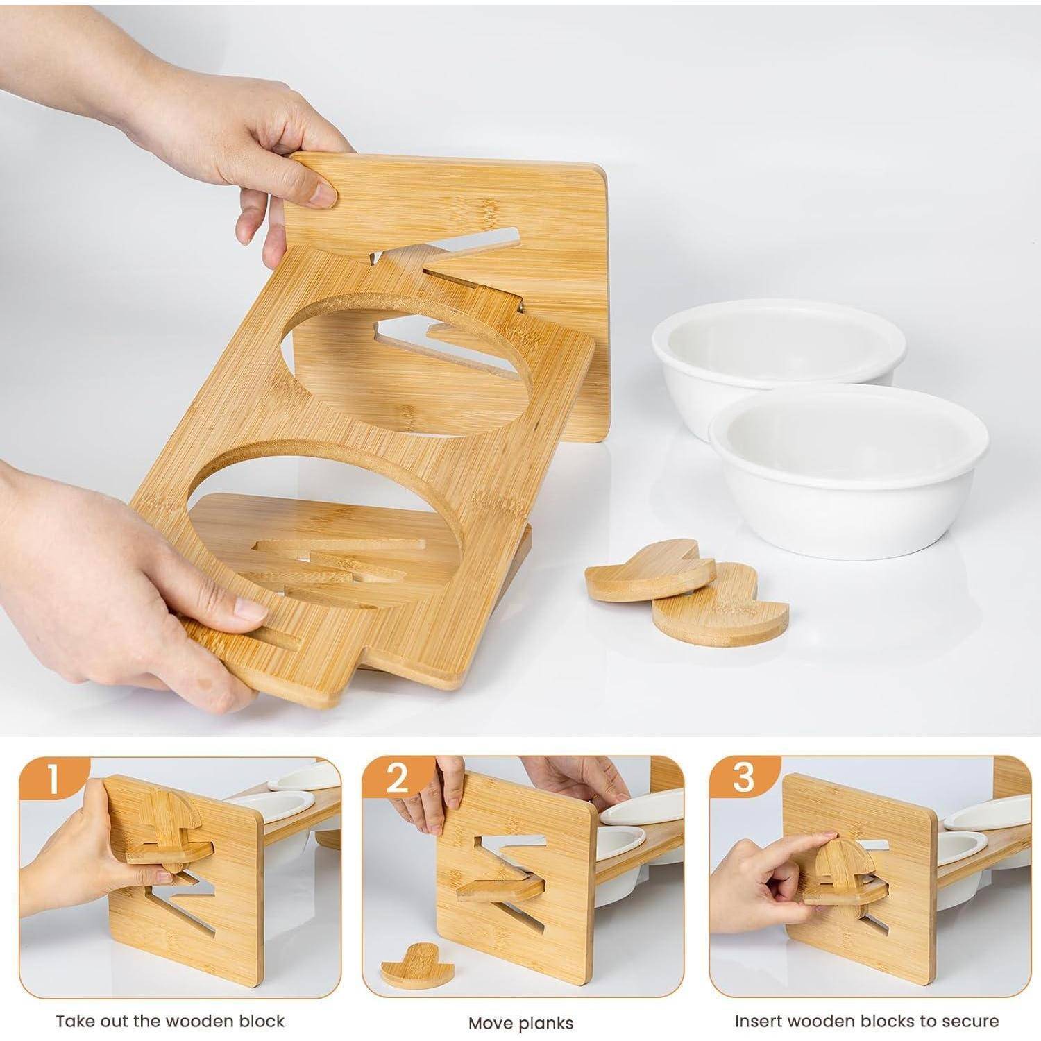 Zwei weiße Schüsseln und ein Holzgestell. Drei Schritte: 1) Holzblock herausnehmen. 2) Bretter verschieben. 3) Holzblöcke einsetzen, um zu sichern.