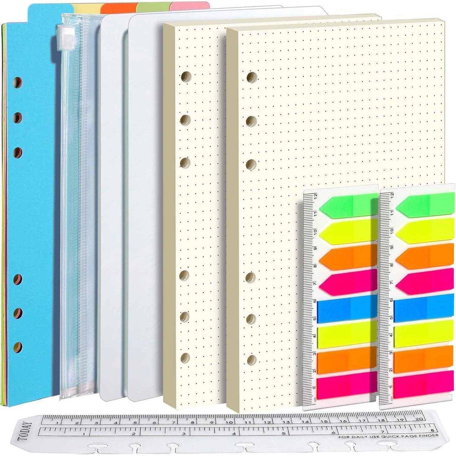 Ein buntes Schreibwarenset bestehend aus gepunkteten Notizbüchern, Plastikordnern, Haftnotizen in verschiedenen Neonfarben und transparenten Linealen.